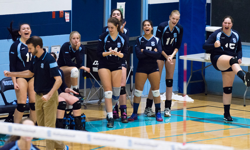 Women’s volleyball lose to Redeemer in five sets