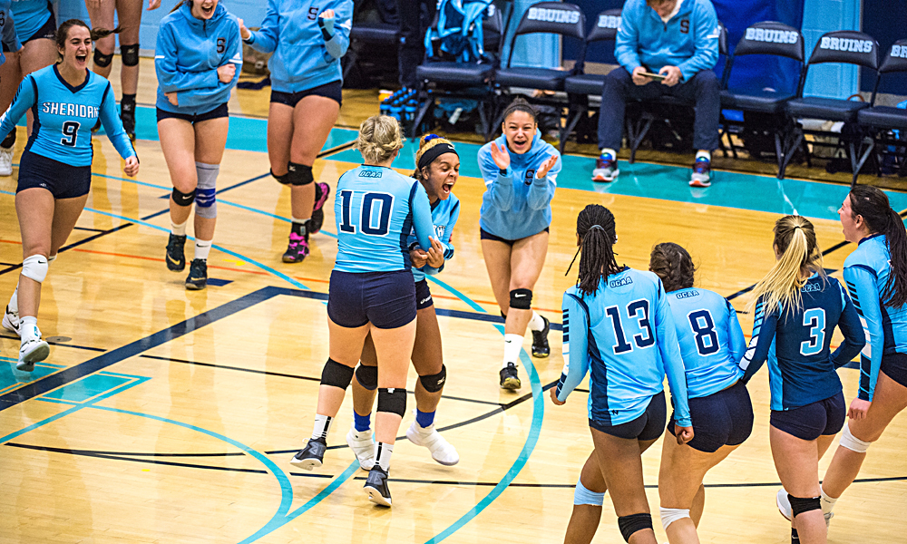 Women's volleyball begins stretch drive with 5-set comeback after loss