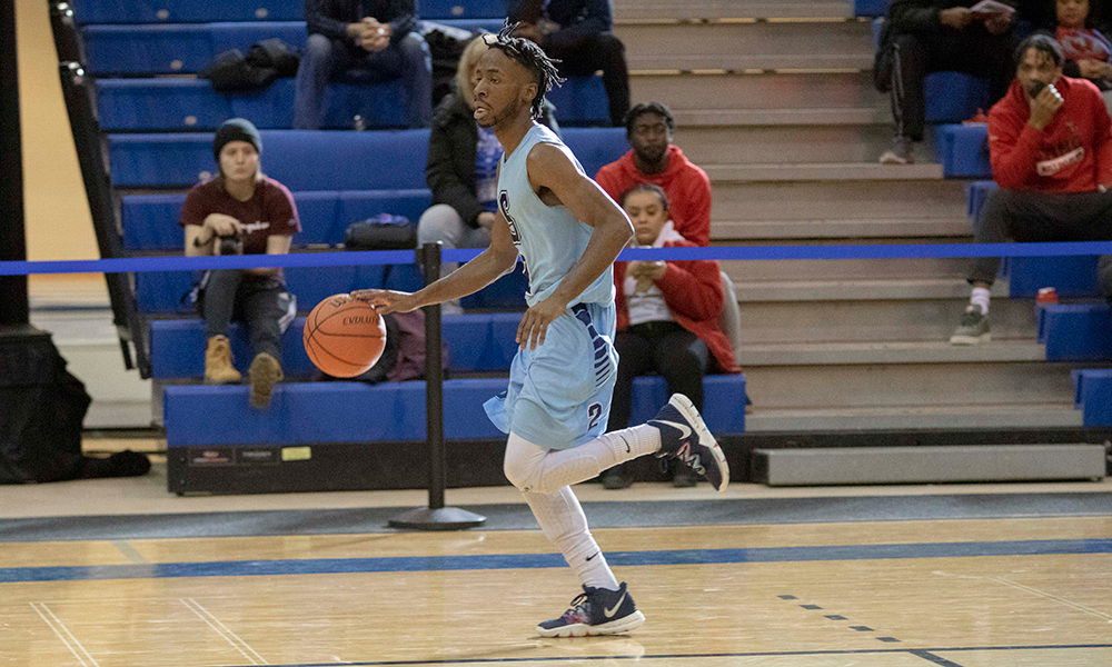 Men's basketball pulls away from Fanshawe in fourth, advances to SF